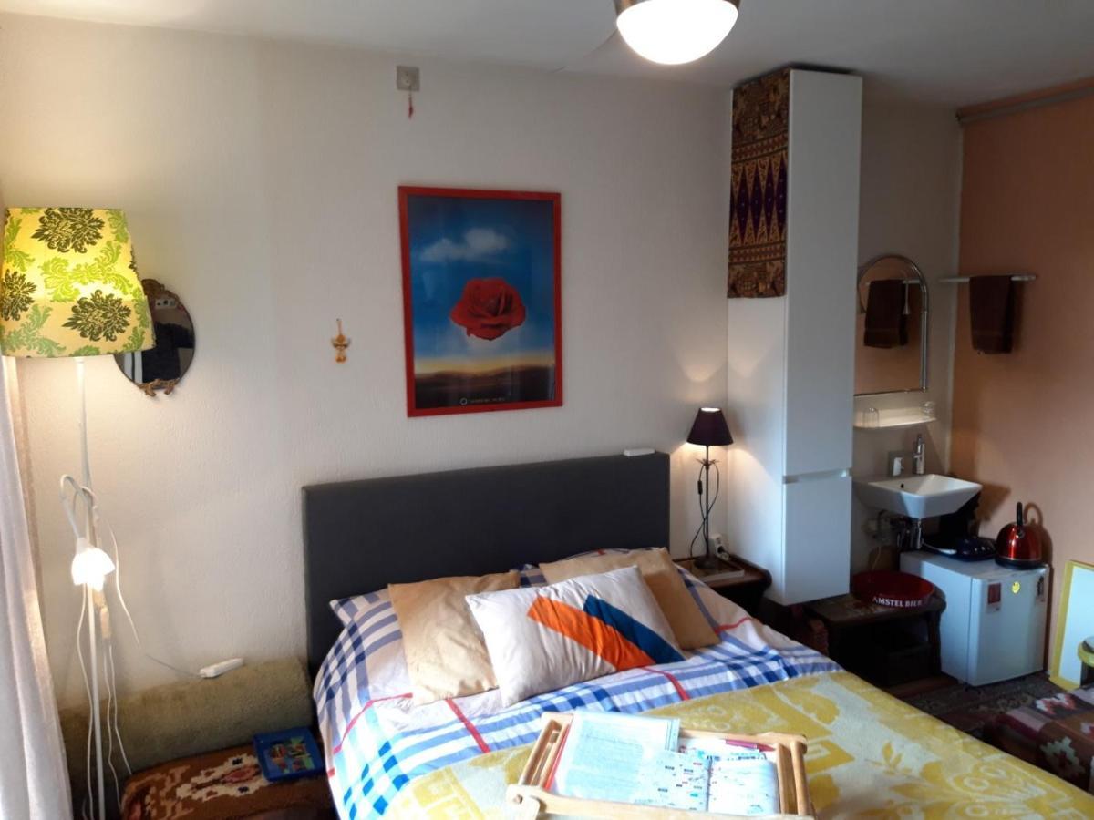 Homey Budget Bedroom Amsterdam Eksteriør billede